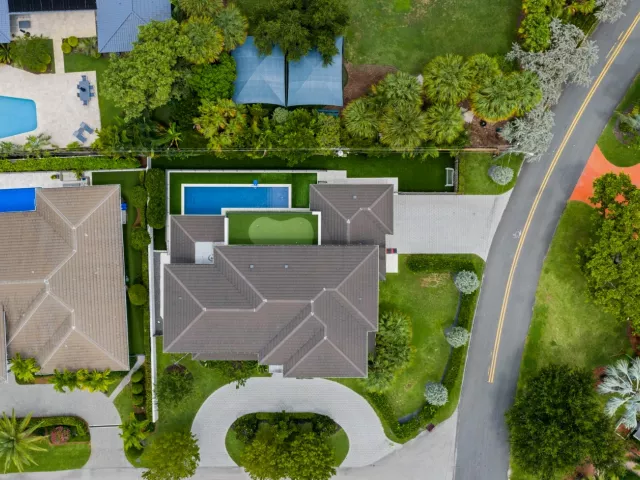 5-bedroom home for sale in Fort Lauderdale - 2400 NE 27th Avenue - MondialRealty