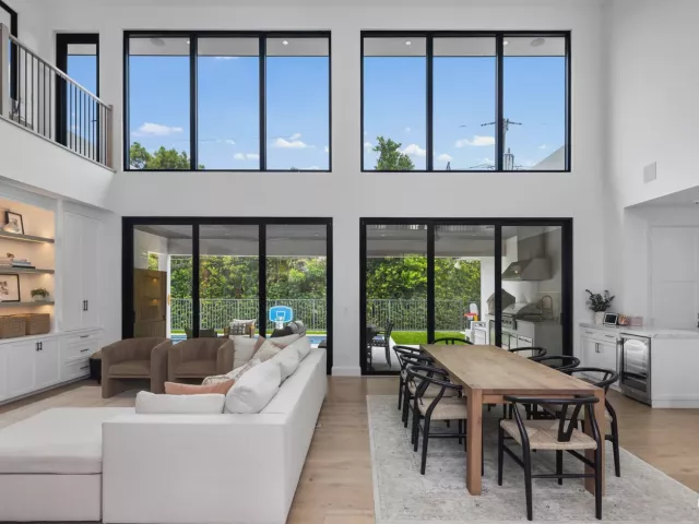 5-bedroom home for sale in Fort Lauderdale - 2400 NE 27th Avenue - MondialRealty