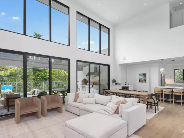 5-bedroom home for sale in Fort Lauderdale - 2400 NE 27th Avenue - MondialRealty