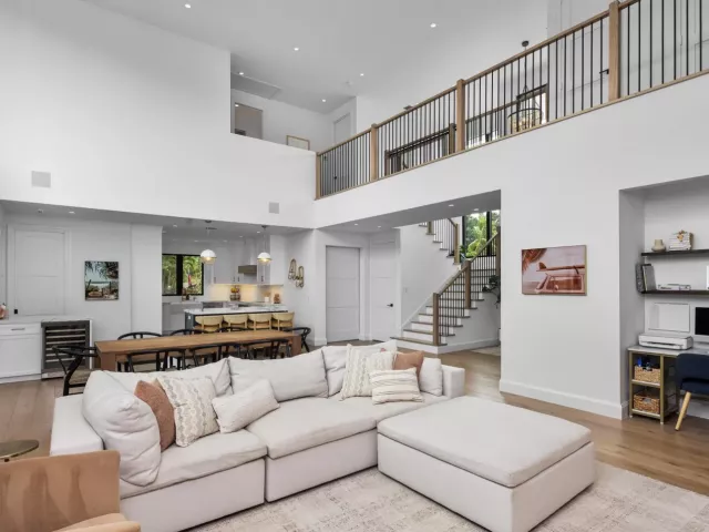 5-bedroom home for sale in Fort Lauderdale - 2400 NE 27th Avenue - MondialRealty