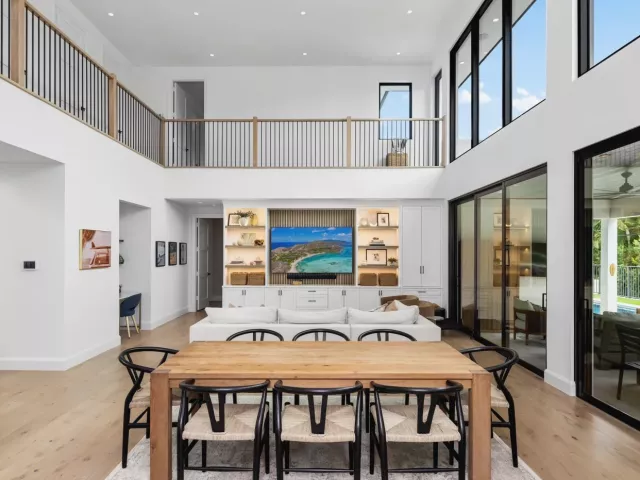 5-bedroom home for sale in Fort Lauderdale - 2400 NE 27th Avenue - MondialRealty