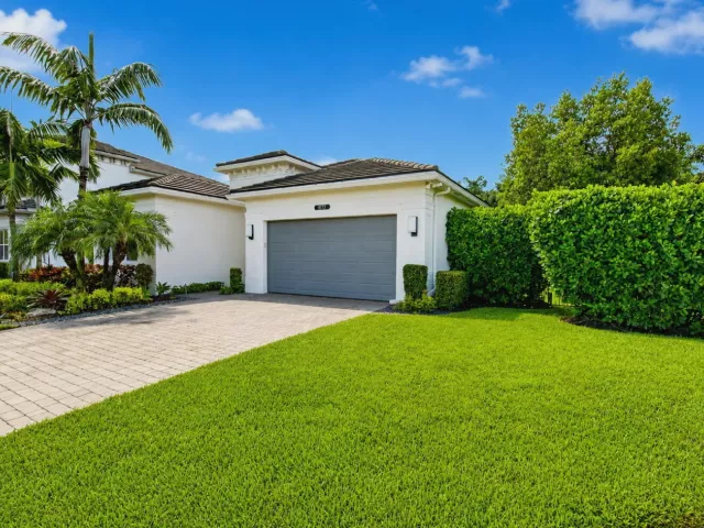 3-bedroom home for sale in Delray Beach - 9772 Celtic Sea Lane - MondialRealty