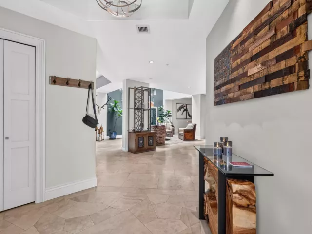 3-bedroom home for sale in Fort Lauderdale - 411 N NEW RIVER Drive E V-2 - MondialRealty