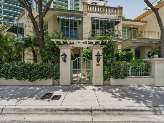 3-bedroom home for sale in Fort Lauderdale - 411 N NEW RIVER Drive E V-2 - MondialRealty