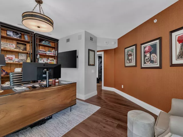 3-bedroom home for sale in Fort Lauderdale - 411 N NEW RIVER Drive E V-2 - MondialRealty