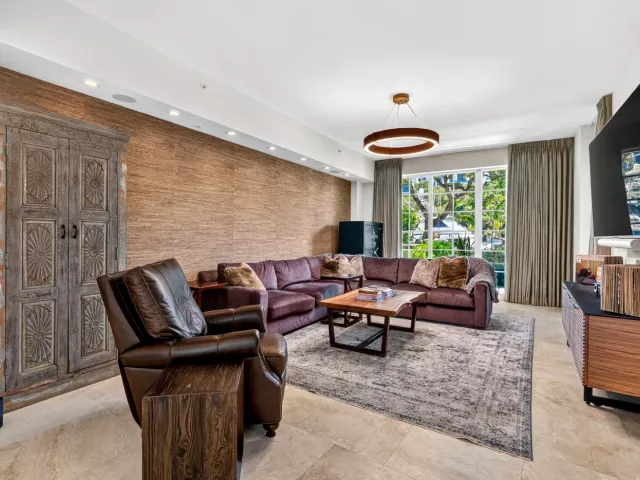 3-bedroom home for sale in Fort Lauderdale - 411 N NEW RIVER Drive E V-2 - MondialRealty