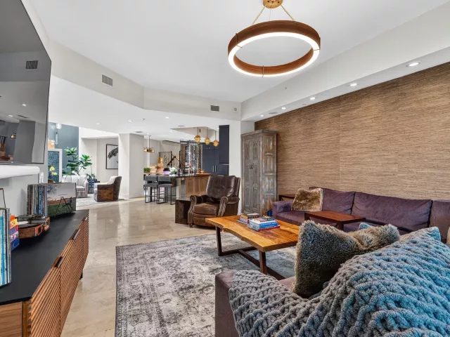 3-bedroom home for sale in Fort Lauderdale - 411 N NEW RIVER Drive E V-2 - MondialRealty