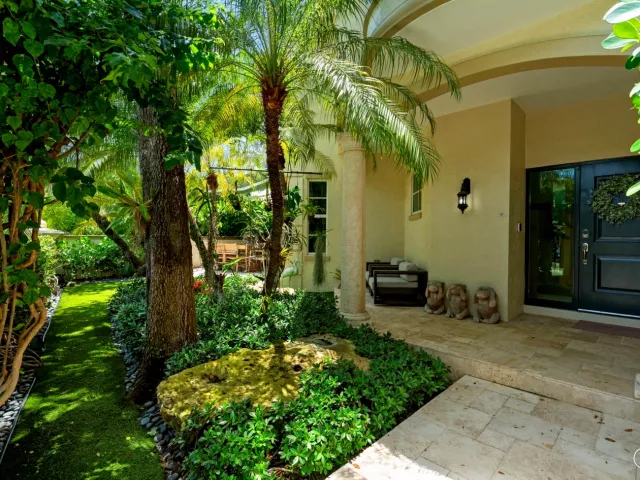 3-bedroom home for sale in Fort Lauderdale - 411 N NEW RIVER Drive E V-2 - MondialRealty
