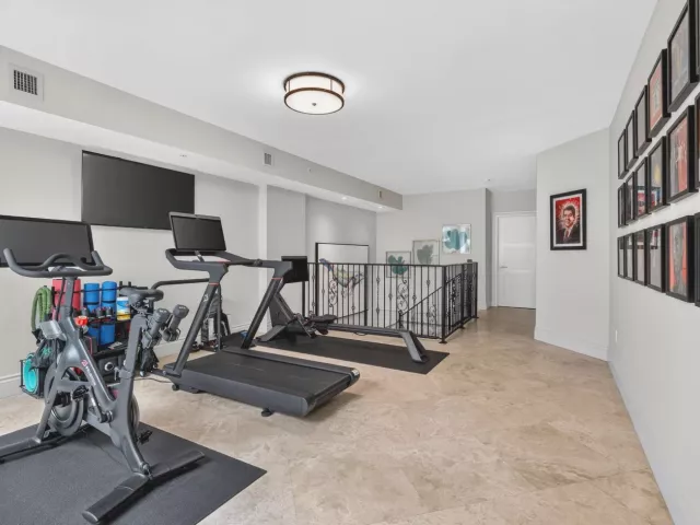 3-bedroom home for sale in Fort Lauderdale - 411 N NEW RIVER Drive E V-2 - MondialRealty