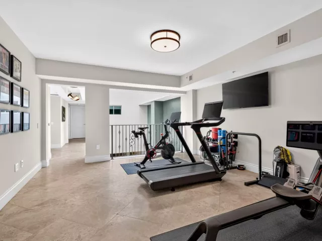 3-bedroom home for sale in Fort Lauderdale - 411 N NEW RIVER Drive E V-2 - MondialRealty