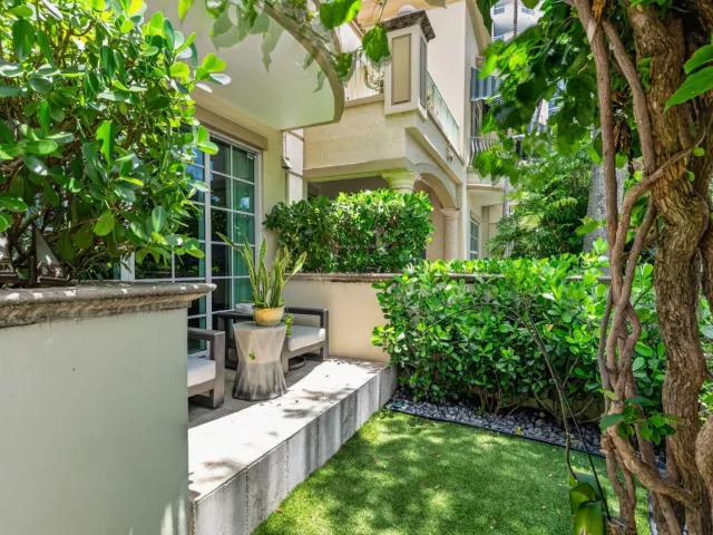 3-bedroom home for sale in Fort Lauderdale - 411 N NEW RIVER Drive E V-2 - MondialRealty