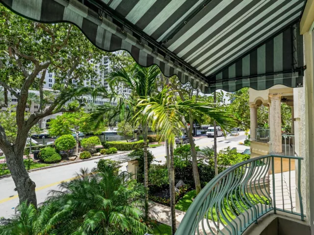 3-bedroom home for sale in Fort Lauderdale - 411 N NEW RIVER Drive E V-2 - MondialRealty