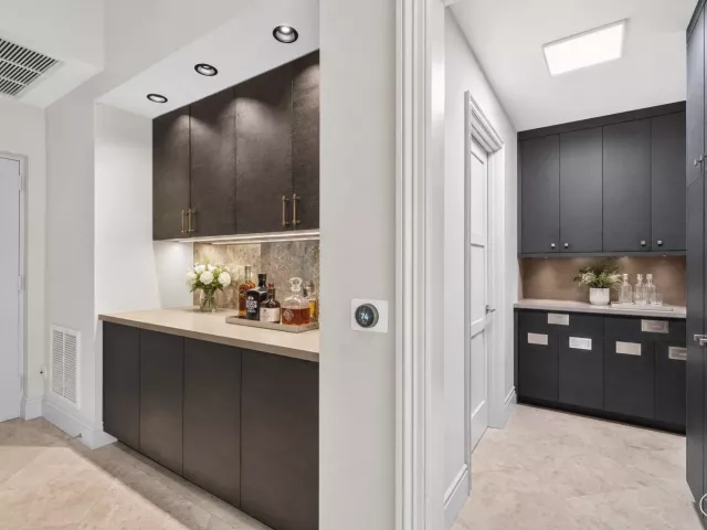 3-bedroom home for sale in Fort Lauderdale - 411 N NEW RIVER Drive E V-2 - MondialRealty