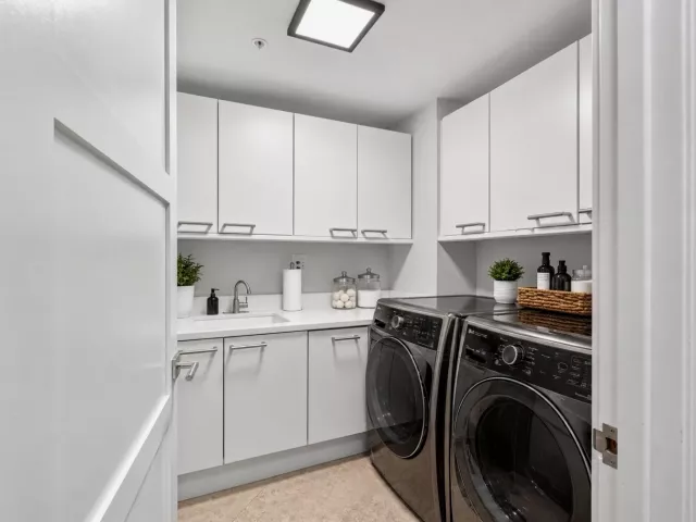3-bedroom home for sale in Fort Lauderdale - 411 N NEW RIVER Drive E V-2 - MondialRealty