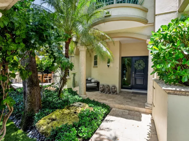 3-bedroom home for sale in Fort Lauderdale - 411 N NEW RIVER Drive E V-2 - MondialRealty