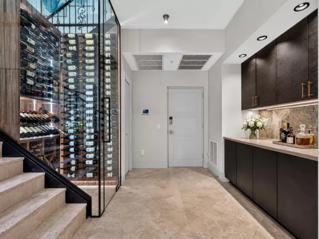 3-bedroom home for sale in Fort Lauderdale - 411 N NEW RIVER Drive E V-2 - MondialRealty