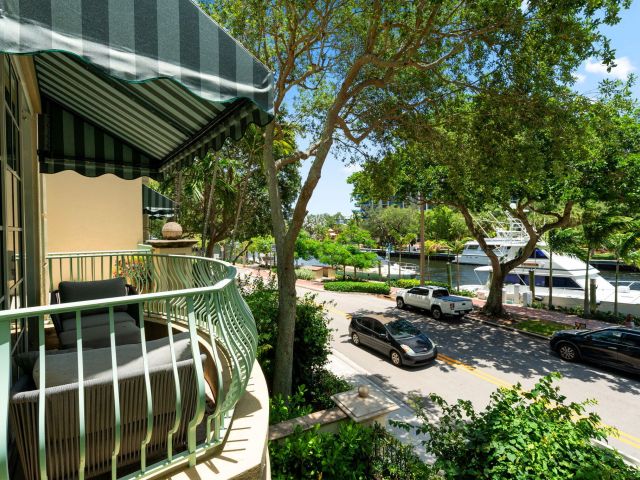 3-bedroom home for sale in Fort Lauderdale - 411 N NEW RIVER Drive E V-2 - MondialRealty