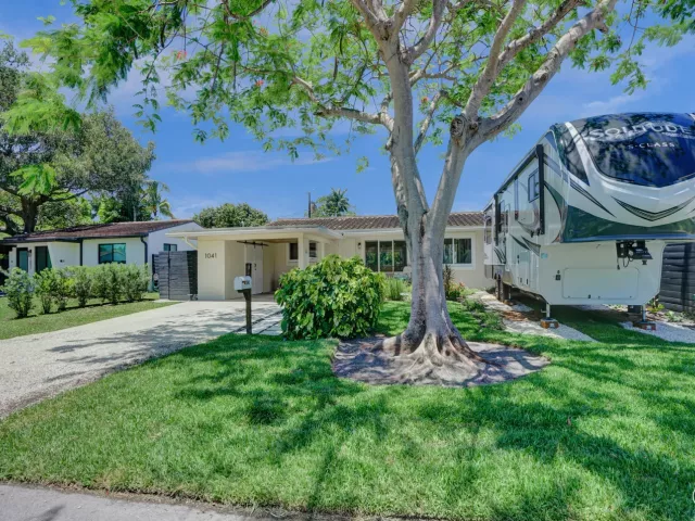 3-bedroom home for rent in Fort Lauderdale - 1041 SW 32ND Street - MondialRealty