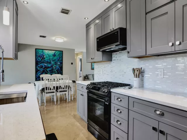 3-bedroom home for rent in Fort Lauderdale - 1041 SW 32ND Street - MondialRealty