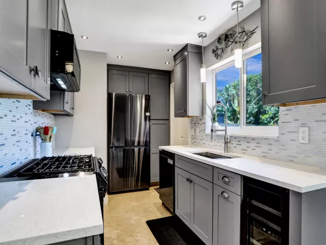 3-bedroom home for rent in Fort Lauderdale - 1041 SW 32ND Street - MondialRealty