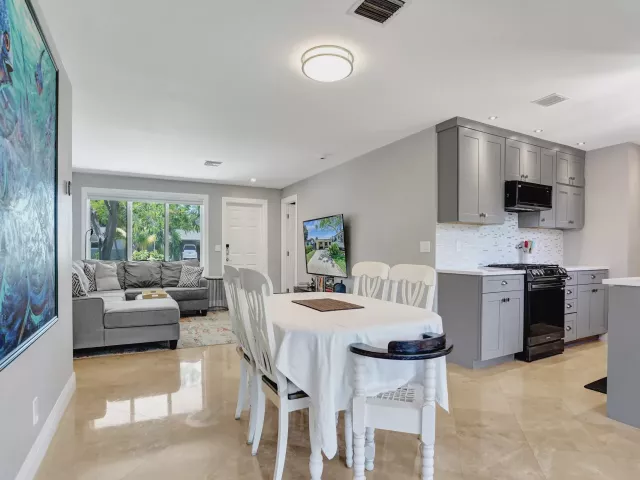 3-bedroom home for rent in Fort Lauderdale - 1041 SW 32ND Street - MondialRealty