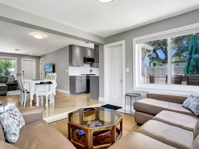 3-bedroom home for rent in Fort Lauderdale - 1041 SW 32ND Street - MondialRealty