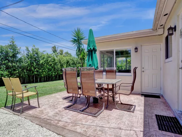 3-bedroom home for rent in Fort Lauderdale - 1041 SW 32ND Street - MondialRealty