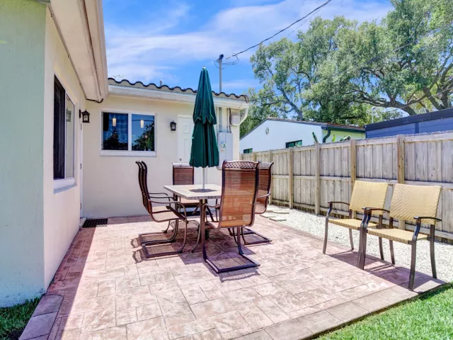 3-bedroom home for rent in Fort Lauderdale - 1041 SW 32ND Street - MondialRealty