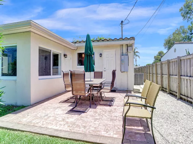 3-bedroom home for rent in Fort Lauderdale - 1041 SW 32ND Street - MondialRealty