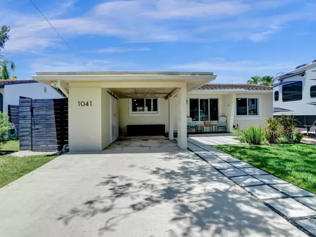 3-bedroom home for rent in Fort Lauderdale - 1041 SW 32ND Street - MondialRealty