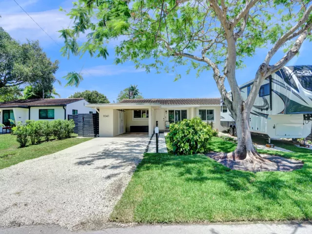 3-bedroom home for rent in Fort Lauderdale - 1041 SW 32ND Street - MondialRealty