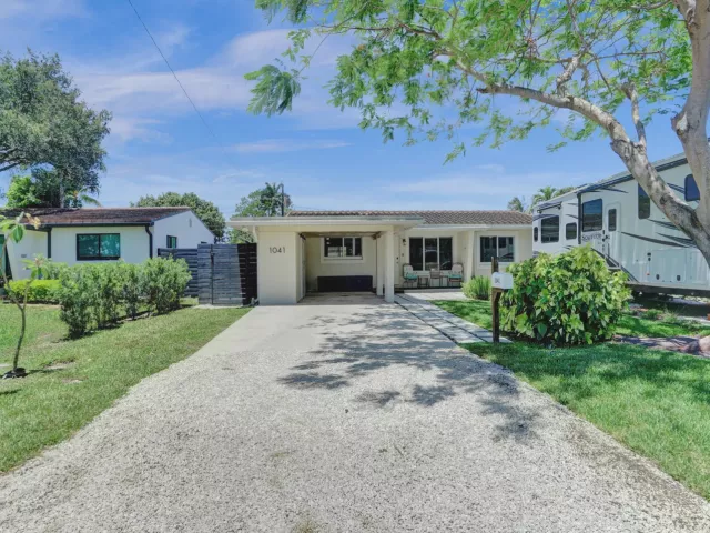 3-bedroom home for rent in Fort Lauderdale - 1041 SW 32ND Street - MondialRealty