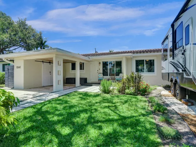 3-bedroom home for rent in Fort Lauderdale - 1041 SW 32ND Street - MondialRealty