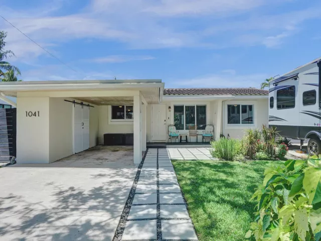 3-bedroom home for rent in Fort Lauderdale - 1041 SW 32ND Street - MondialRealty
