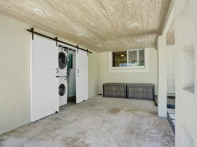 3-bedroom home for rent in Fort Lauderdale - 1041 SW 32ND Street - MondialRealty