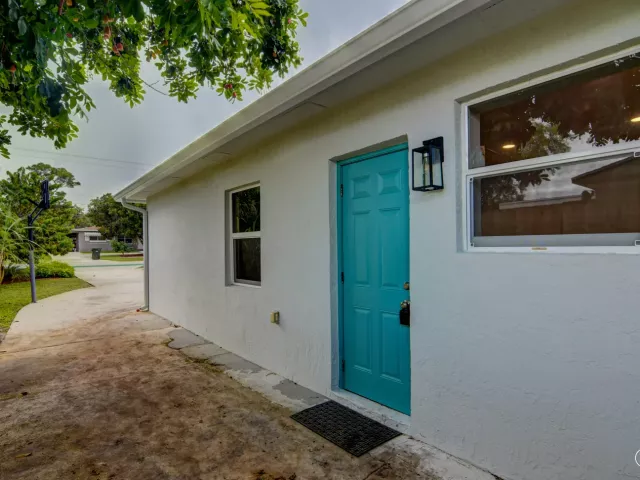 3-bedroom home for rent in Delray Beach - 1910 NE 2nd Avenue - MondialRealty