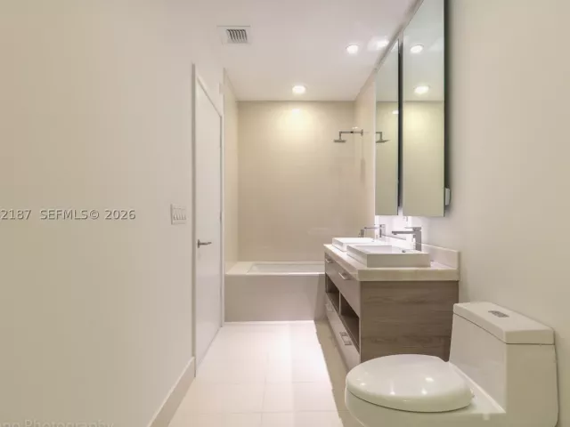 3-bedroom condo for sale in Miami - 1300 S Miami Ave PH5101 - MondialRealty
