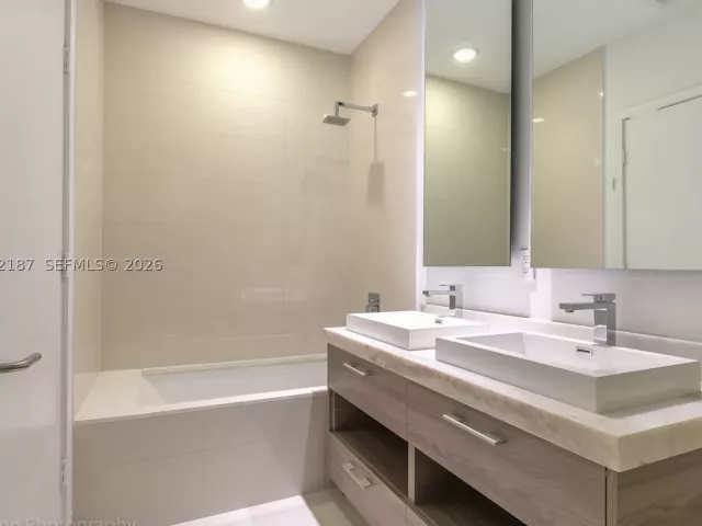 3-bedroom condo for sale in Miami - 1300 S Miami Ave PH5101 - MondialRealty