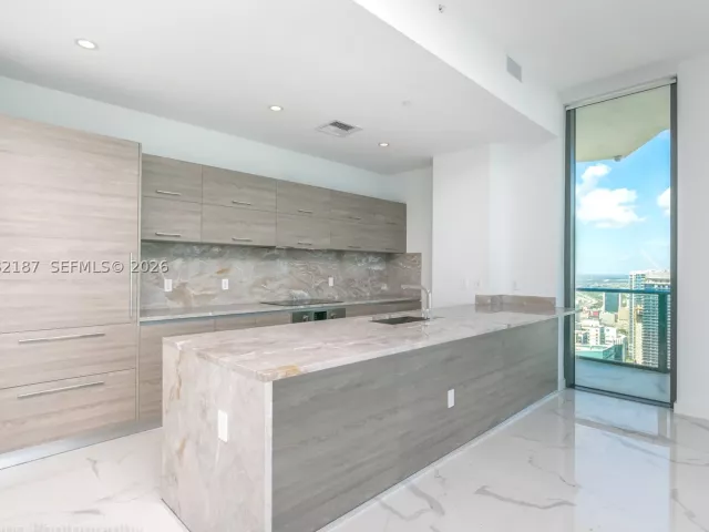 3-bedroom condo for sale in Miami - 1300 S Miami Ave PH5101 - MondialRealty