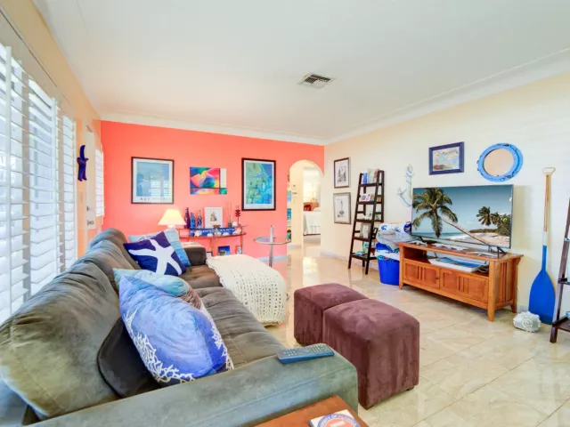 3-bedroom home for sale in Pompano Beach - 226 NE 13th Avenue - MondialRealty