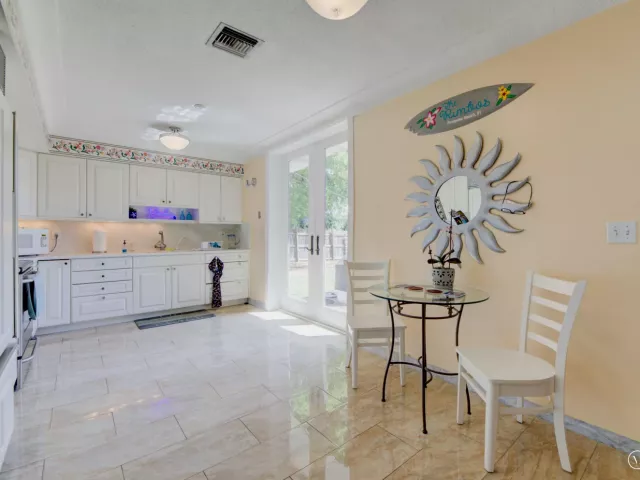 3-bedroom home for sale in Pompano Beach - 226 NE 13th Avenue - MondialRealty
