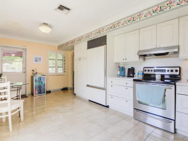 3-bedroom home for sale in Pompano Beach - 226 NE 13th Avenue - MondialRealty
