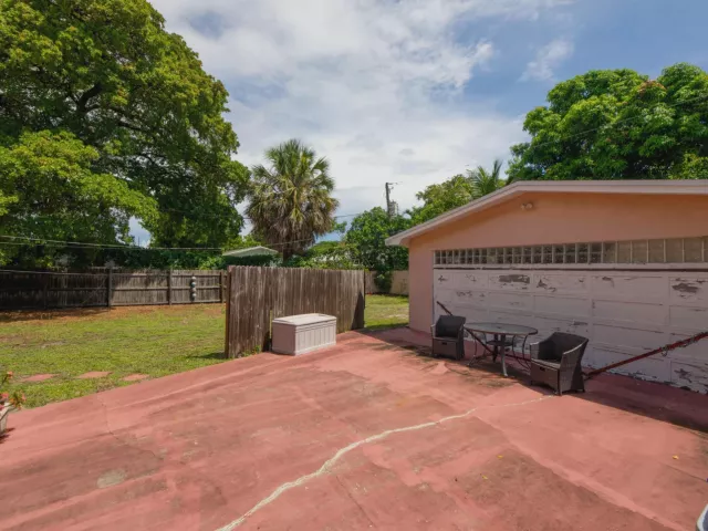 3-bedroom home for sale in Pompano Beach - 226 NE 13th Avenue - MondialRealty