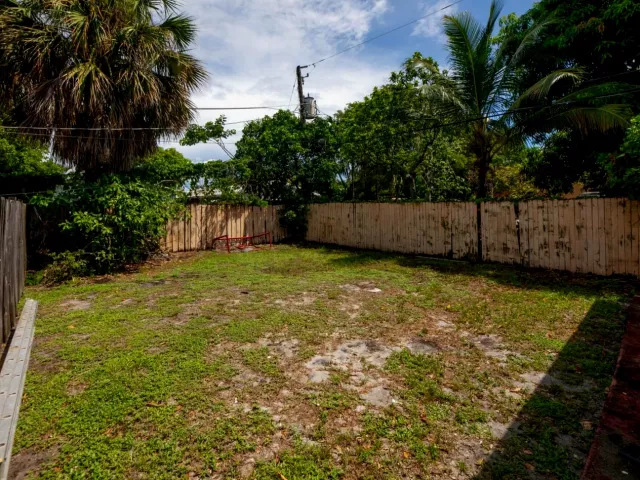 3-bedroom home for sale in Pompano Beach - 226 NE 13th Avenue - MondialRealty