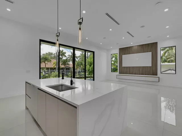 3-bedroom home for sale in Fort Lauderdale - 656 NW 21st Street - MondialRealty