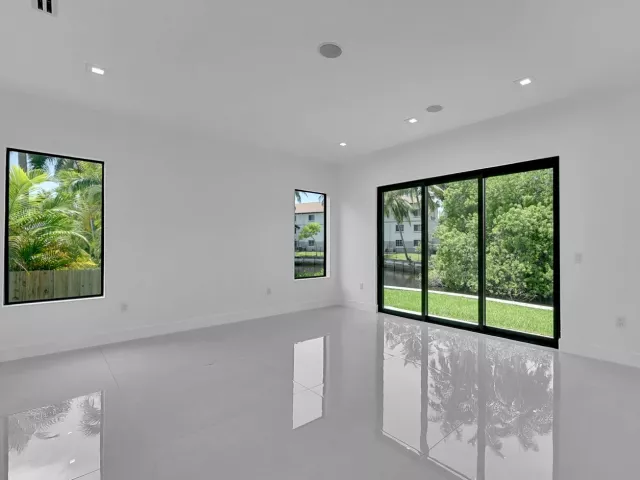 3-bedroom home for sale in Fort Lauderdale - 656 NW 21st Street - MondialRealty