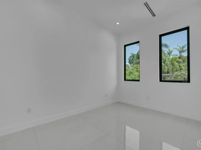 3-bedroom home for sale in Fort Lauderdale - 656 NW 21st Street - MondialRealty
