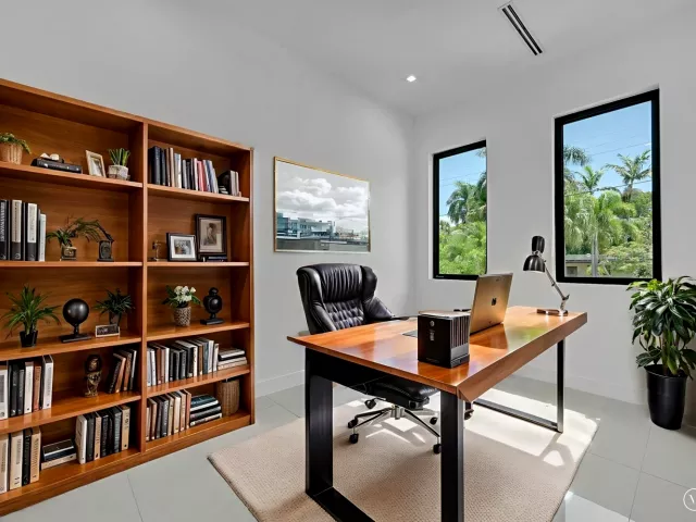 3-bedroom home for sale in Fort Lauderdale - 656 NW 21st Street - MondialRealty