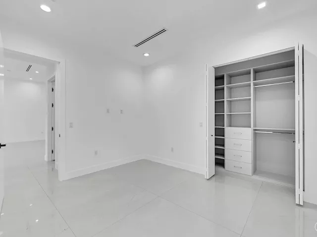 3-bedroom home for sale in Fort Lauderdale - 656 NW 21st Street - MondialRealty