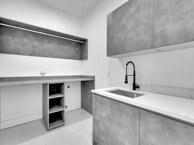 3-bedroom home for sale in Fort Lauderdale - 656 NW 21st Street - MondialRealty